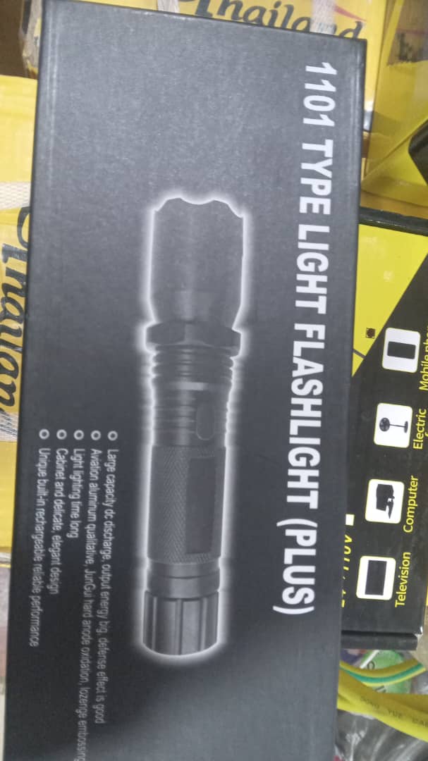 Taser + Torche à Longue Portée