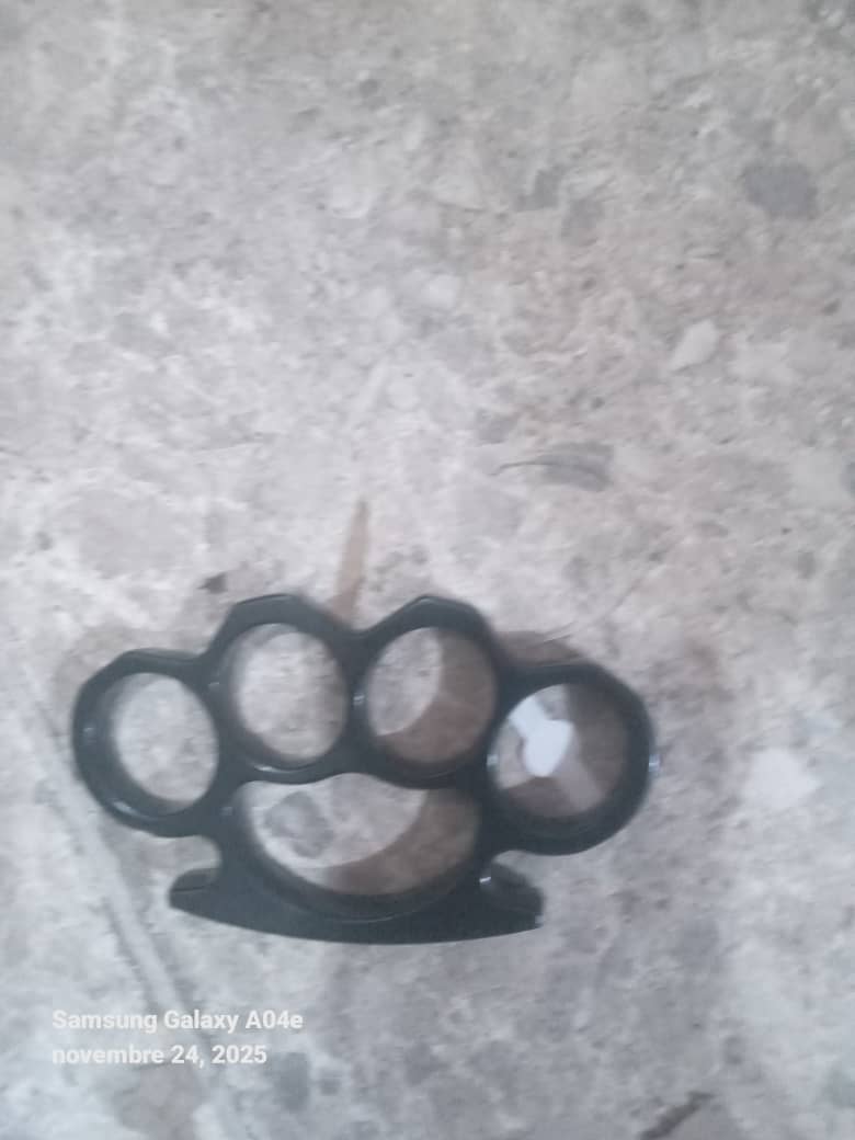 Poing américain en acier