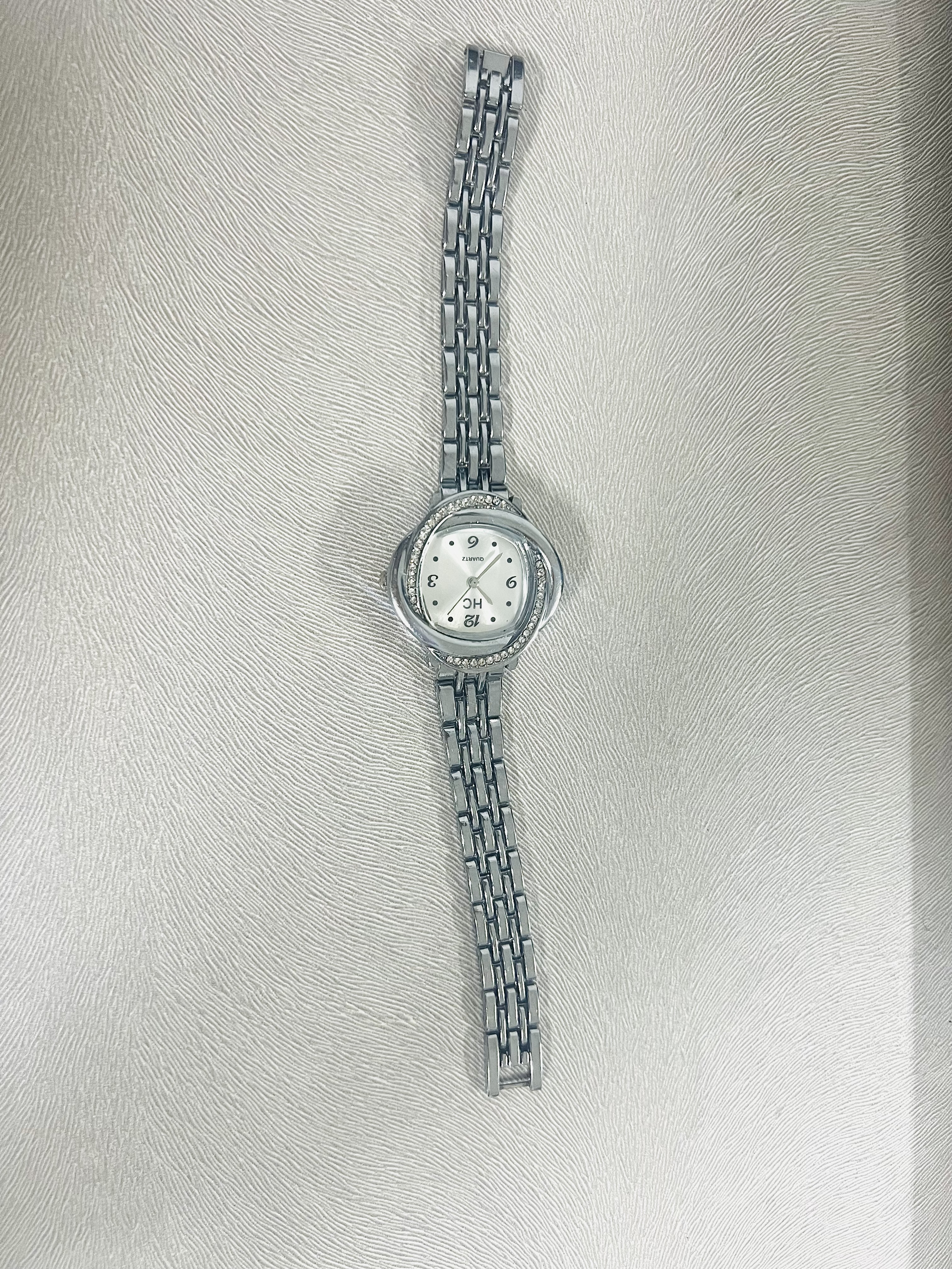 Montre femme très élégante