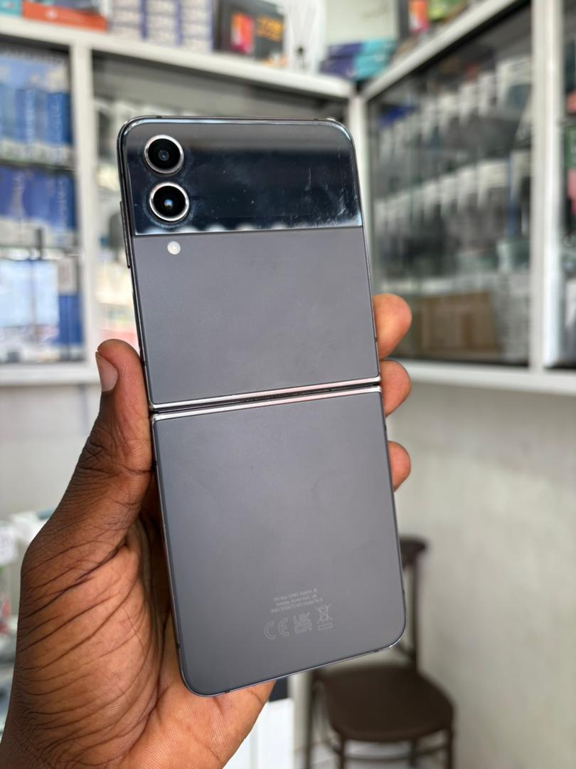 Galaxy Flip 4
